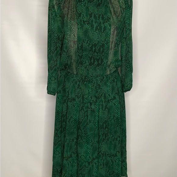 Aritzia BABATON‎ 100% Silk Dress. - Picture 3 of 12